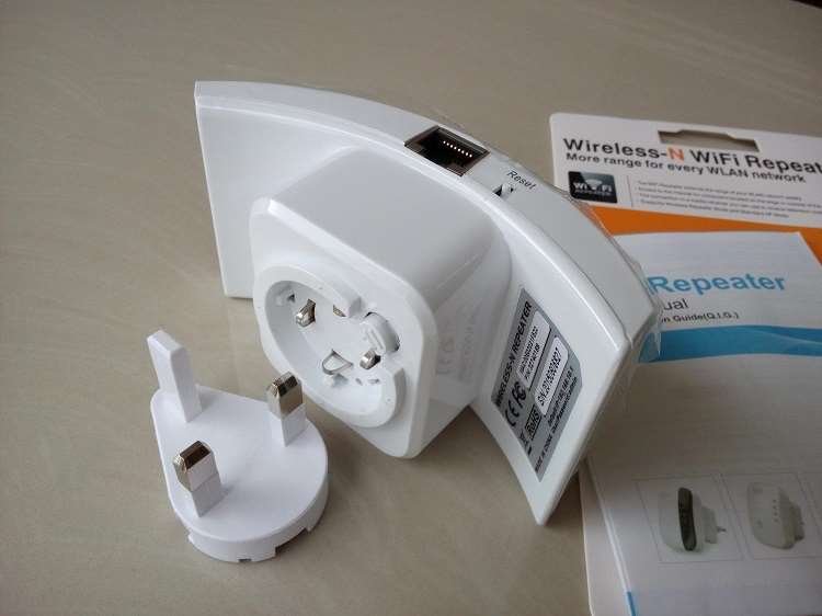 Wireless-N WiFi Repeater Router Wireless Extender Booster 802.11N 300Mbps 3Pin Wall Plug